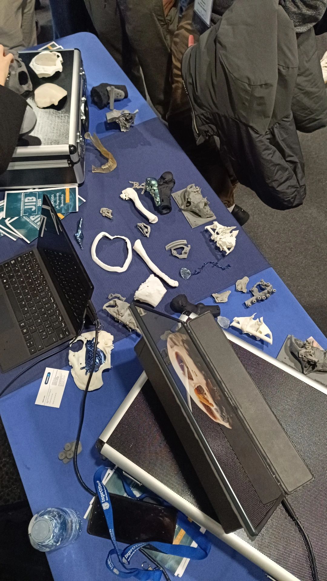 Stand KUNE Implants
